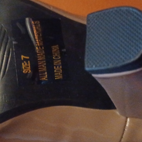 💙🌺Charlotte Russe Tan Peep Toe Heels with Bow Detail - Picture 6 of 10